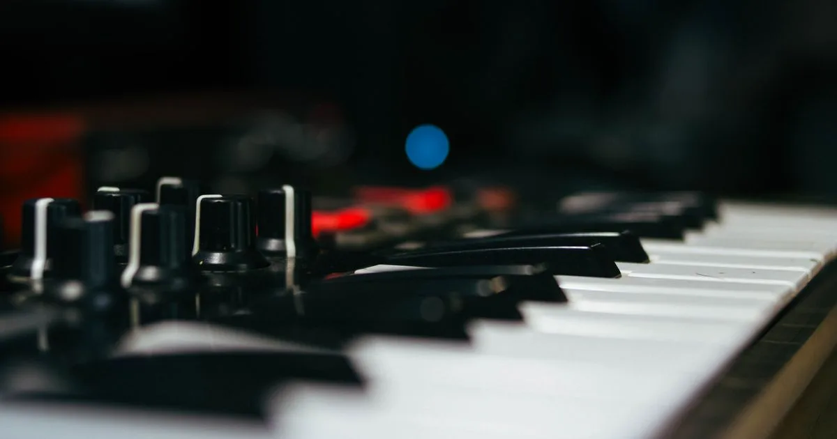 Use AI to do Lofi healing music video, gain followers by 1400W, and distribute it on multiple platforms to make money