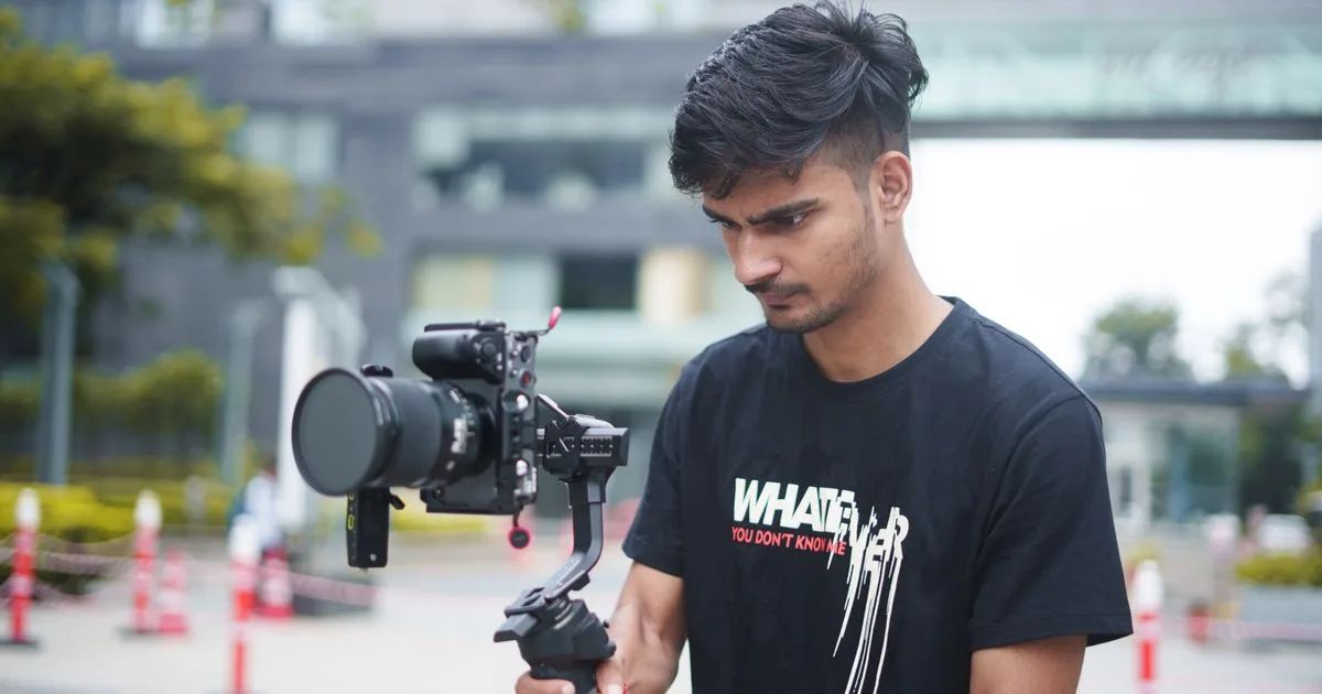 Use AI video animation to create star chasing marks and make more than 10,000 monthly entries