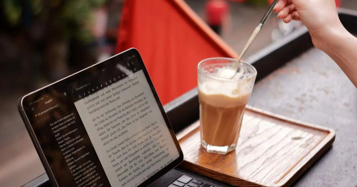 AI-enabled Xiaohongshu: A Sales Guide for Literary and Art Notebooks and a Case Study of Earning 10K+ Yuan per Month